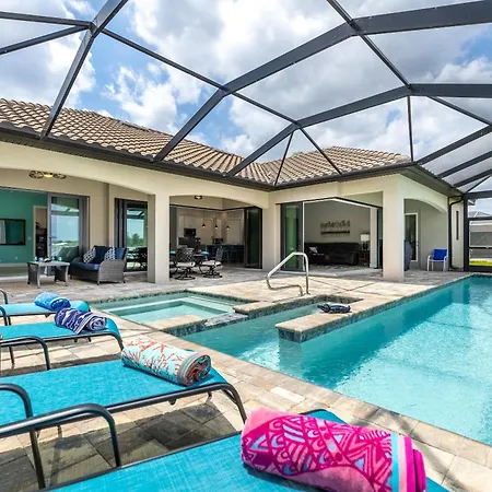 Custom Heated Pool, Kayaks, Bikes, & Spectacular Views - Villa Lakeside Oasis - Roelens Vacations